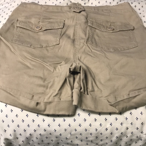 Shorts - Picture 3 of 3